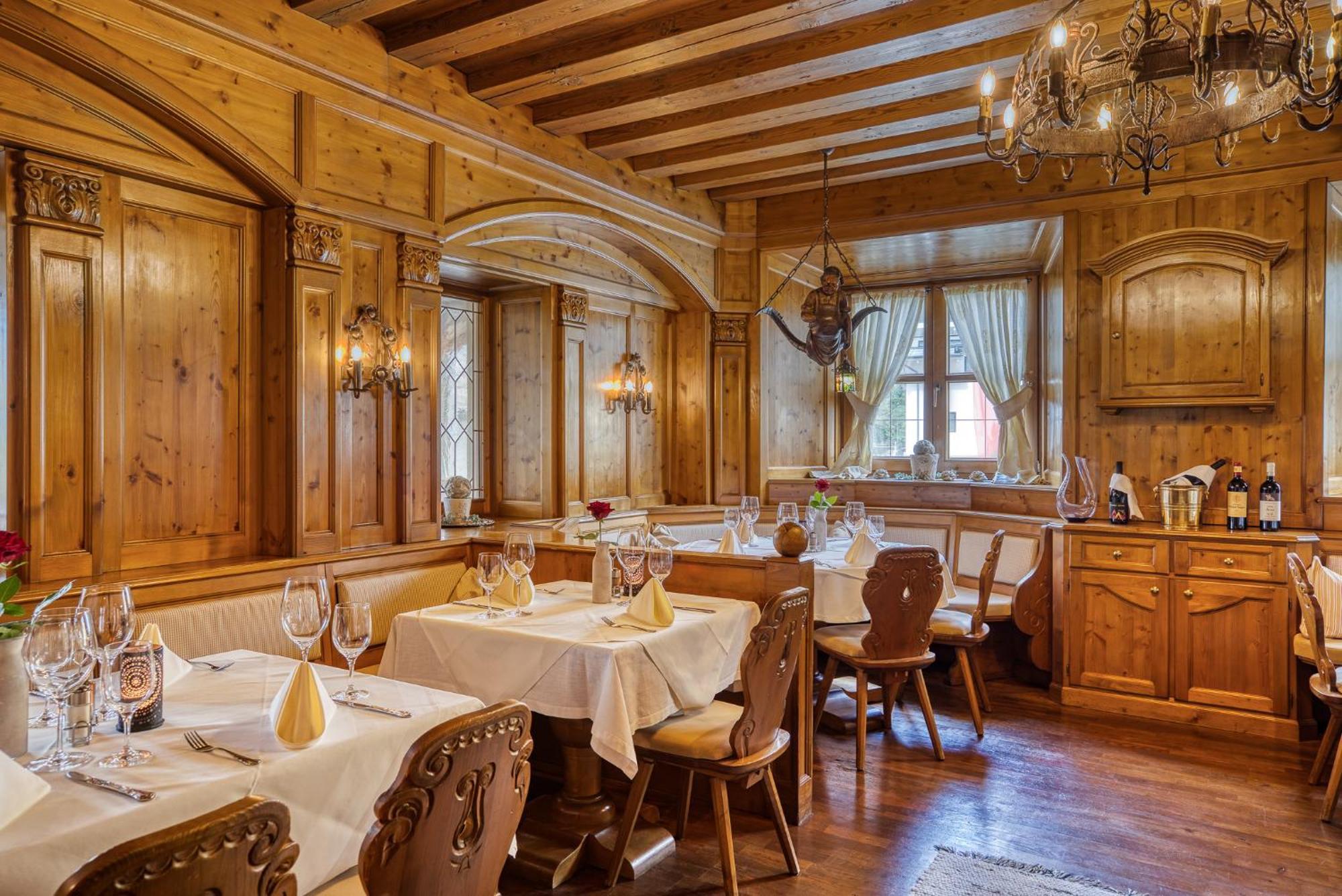 Hotel Zum Lamm Tarrenz Bagian luar foto