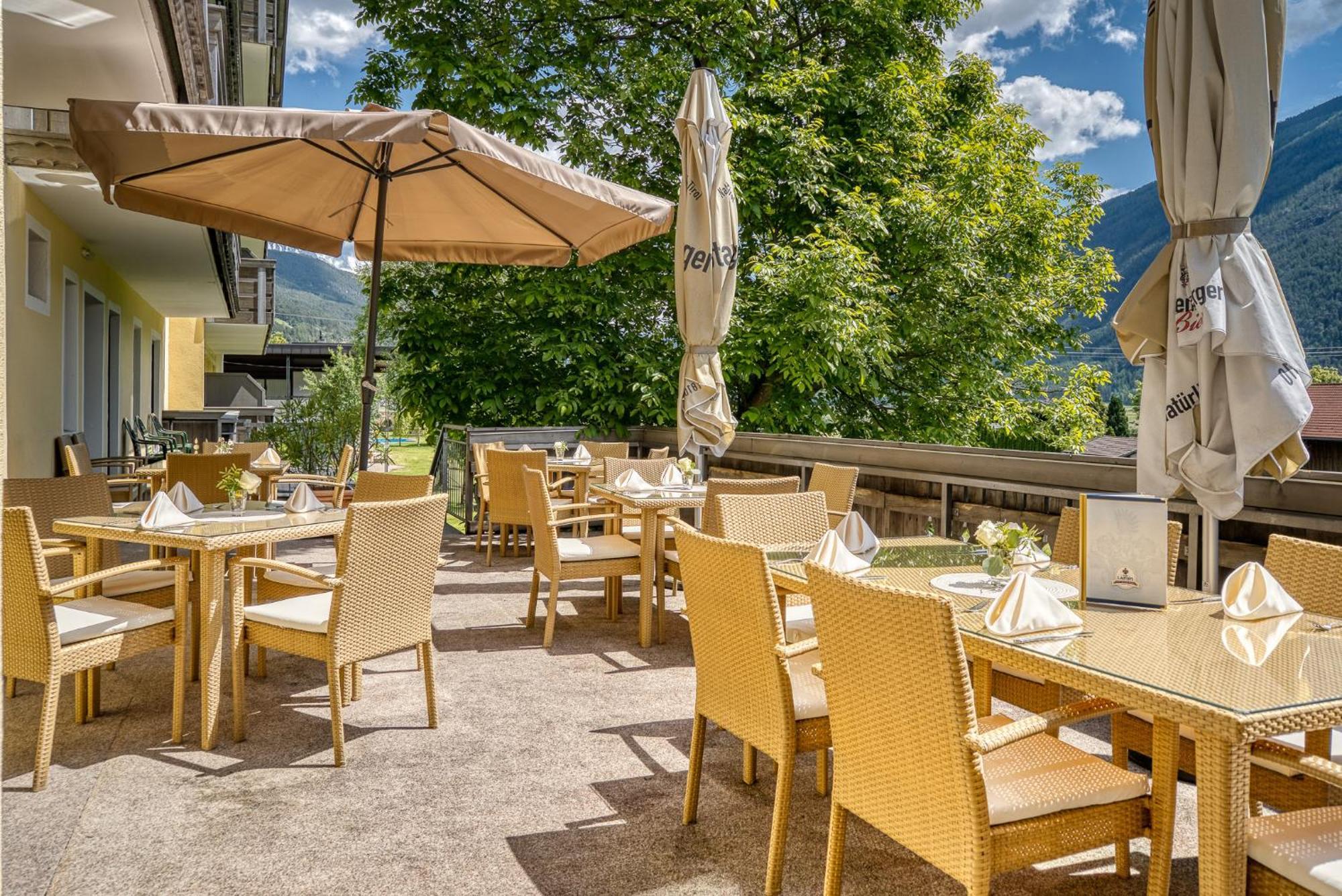 Hotel Zum Lamm Tarrenz Bagian luar foto
