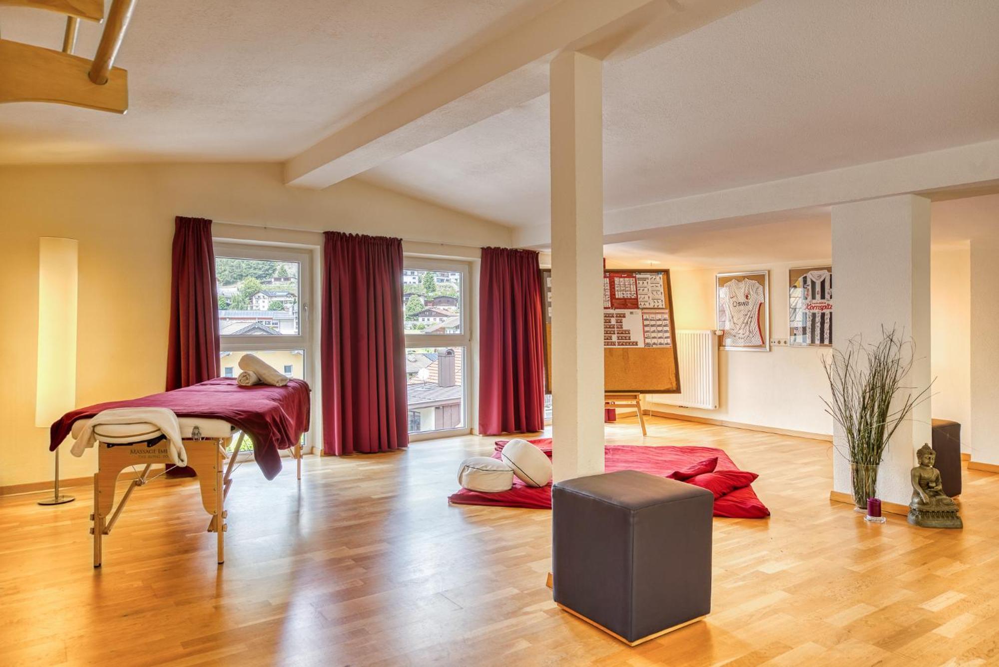Hotel Zum Lamm Tarrenz Bagian luar foto
