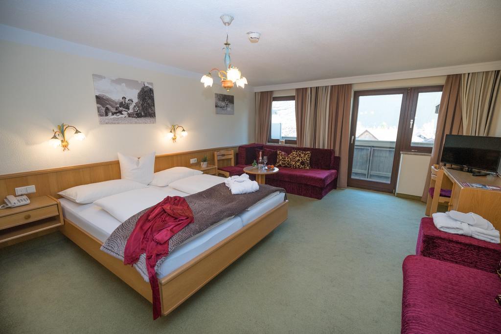 Hotel Zum Lamm Tarrenz Bagian luar foto