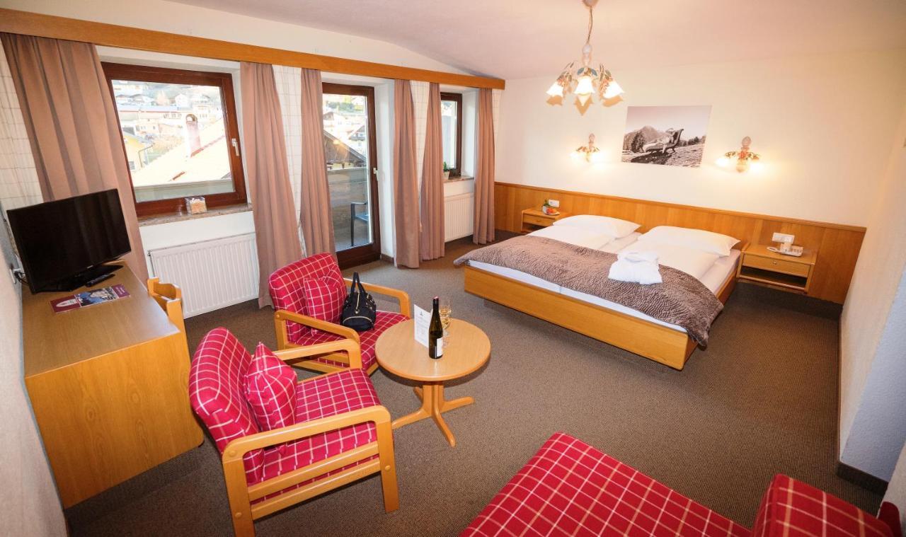 Hotel Zum Lamm Tarrenz Bagian luar foto
