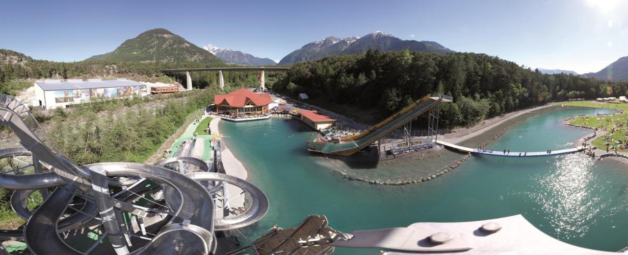 Hotel Zum Lamm Tarrenz Bagian luar foto